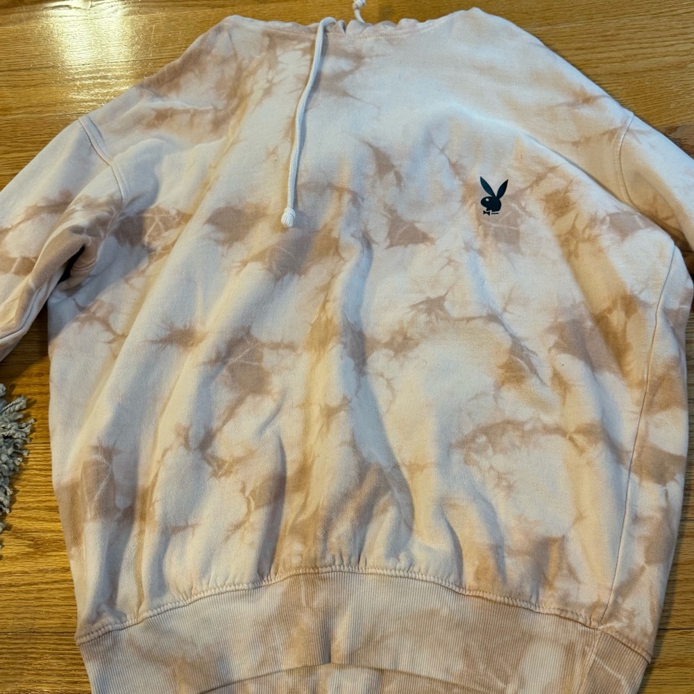 💜PLAYBOY Men's Tie-Dye Crewneck Sweatshirt - Beige/Pink